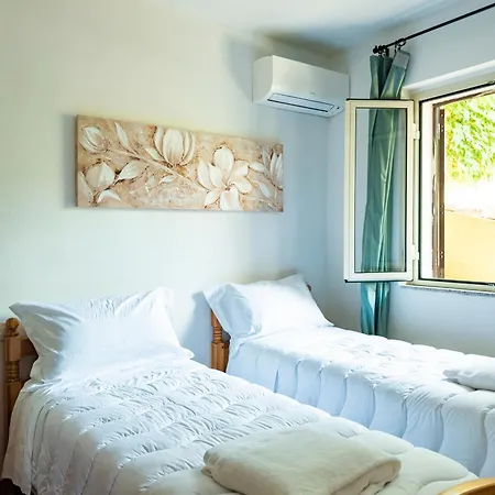 Casa Olivia - Casa Indipendente Nel Centro Di A 3 Minuti A Piedi Dal Lungomare, 5 Minuti A Piedi Dalla Piu Vicina E Vicinissima Alle Spiagge Piu Belle Della Costa Smeralda カンニジョネ