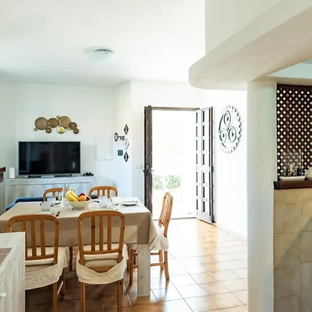 別荘 Casa Olivia - Casa Indipendente Nel Centro Di A 3 Minuti A Piedi Dal Lungomare, 5 Minuti A Piedi Dalla Piu Vicina E Vicinissima Alle Spiagge Piu Belle Della Costa Smeralda *