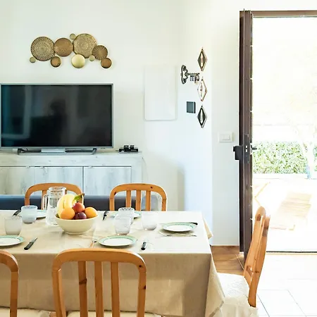 Casa Olivia - Casa Indipendente Nel Centro Di A 3 Minuti A Piedi Dal Lungomare, 5 Minuti A Piedi Dalla Piu Vicina E Vicinissima Alle Spiagge Piu Belle Della Costa Smeralda * Cannigione
