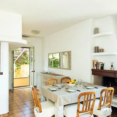 Casa Olivia - Casa Indipendente Nel Centro Di A 3 Minuti A Piedi Dal Lungomare, 5 Minuti A Piedi Dalla Piu Vicina E Vicinissima Alle Spiagge Piu Belle Della Costa Smeralda * Cannigione