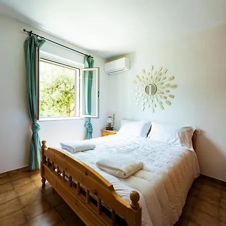 Casa Olivia - Casa Indipendente Nel Centro Di A 3 Minuti A Piedi Dal Lungomare, 5 Minuti A Piedi Dalla Piu Vicina E Vicinissima Alle Spiagge Piu Belle Della Costa Smeralda * Cannigione