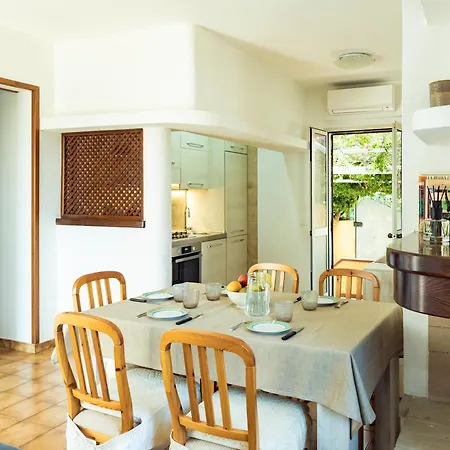 Casa Olivia - Casa Indipendente Nel Centro Di A 3 Minuti A Piedi Dal Lungomare, 5 Minuti A Piedi Dalla Piu Vicina E Vicinissima Alle Spiagge Piu Belle Della Costa Smeralda * Cannigione