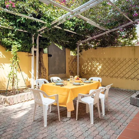 펜션 Casa Olivia - Casa Indipendente Nel Centro Di A 3 Minuti A Piedi Dal Lungomare, 5 Minuti A Piedi Dalla Piu Vicina E Vicinissima Alle Spiagge Piu Belle Della Costa Smeralda