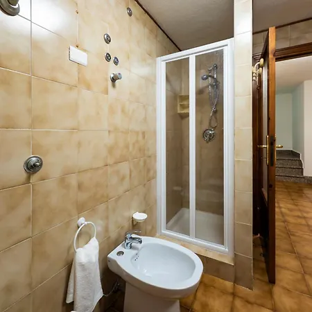 펜션 Casa Olivia - Casa Indipendente Nel Centro Di A 3 Minuti A Piedi Dal Lungomare, 5 Minuti A Piedi Dalla Piu Vicina E Vicinissima Alle Spiagge Piu Belle Della Costa Smeralda *