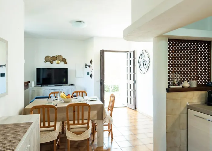 Tatil Evi Casa Olivia - Casa Indipendente Nel Centro Di A 3 Minuti A Piedi Dal Lungomare, 5 Minuti A Piedi Dalla Piu Vicina E Vicinissima Alle Spiagge Piu Belle Della Costa Smeralda *