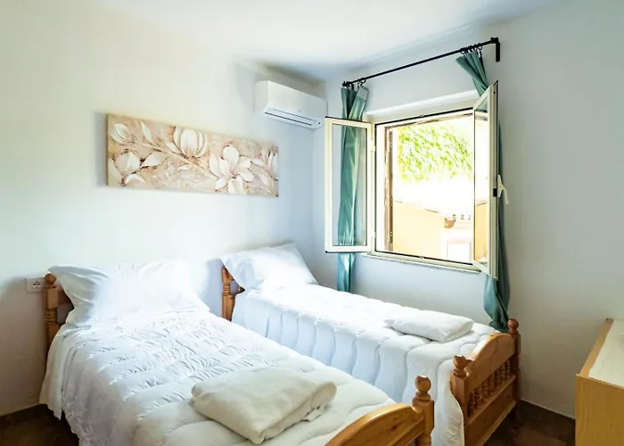 Casa Olivia - Casa Indipendente Nel Centro Di A 3 Minuti A Piedi Dal Lungomare, 5 Minuti A Piedi Dalla Piu Vicina E Vicinissima Alle Spiagge Piu Belle Della Costa Smeralda Cannigione