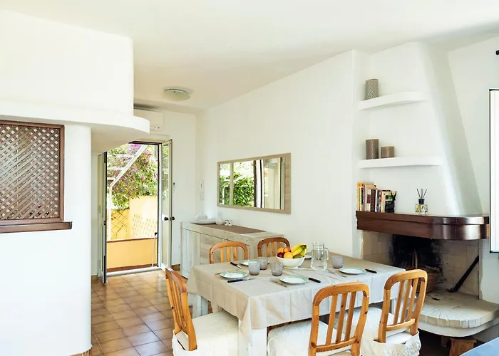 Casa Olivia - Casa Indipendente Nel Centro Di A 3 Minuti A Piedi Dal Lungomare, 5 Minuti A Piedi Dalla Piu Vicina E Vicinissima Alle Spiagge Piu Belle Della Costa Smeralda * Cannigione