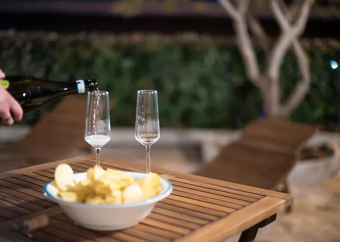 Casa Olivia - Casa Indipendente Nel Centro Di A 3 Minuti A Piedi Dal Lungomare, 5 Minuti A Piedi Dalla Piu Vicina E Vicinissima Alle Spiagge Piu Belle Della Costa Smeralda Cannigione