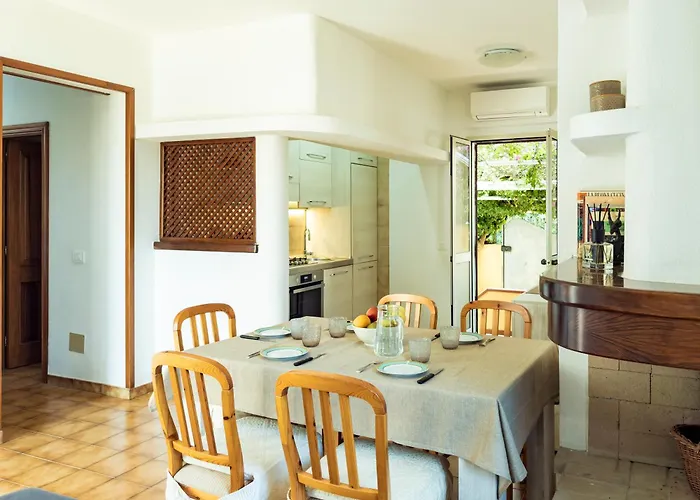 Casa Olivia - Casa Indipendente Nel Centro Di A 3 Minuti A Piedi Dal Lungomare, 5 Minuti A Piedi Dalla Piu Vicina E Vicinissima Alle Spiagge Piu Belle Della Costa Smeralda * Cannigione