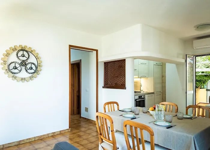 Tatil Evi Casa Olivia - Casa Indipendente Nel Centro Di A 3 Minuti A Piedi Dal Lungomare, 5 Minuti A Piedi Dalla Piu Vicina E Vicinissima Alle Spiagge Piu Belle Della Costa Smeralda
