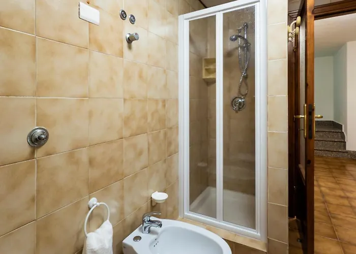Tatil Evi Casa Olivia - Casa Indipendente Nel Centro Di A 3 Minuti A Piedi Dal Lungomare, 5 Minuti A Piedi Dalla Piu Vicina E Vicinissima Alle Spiagge Piu Belle Della Costa Smeralda *